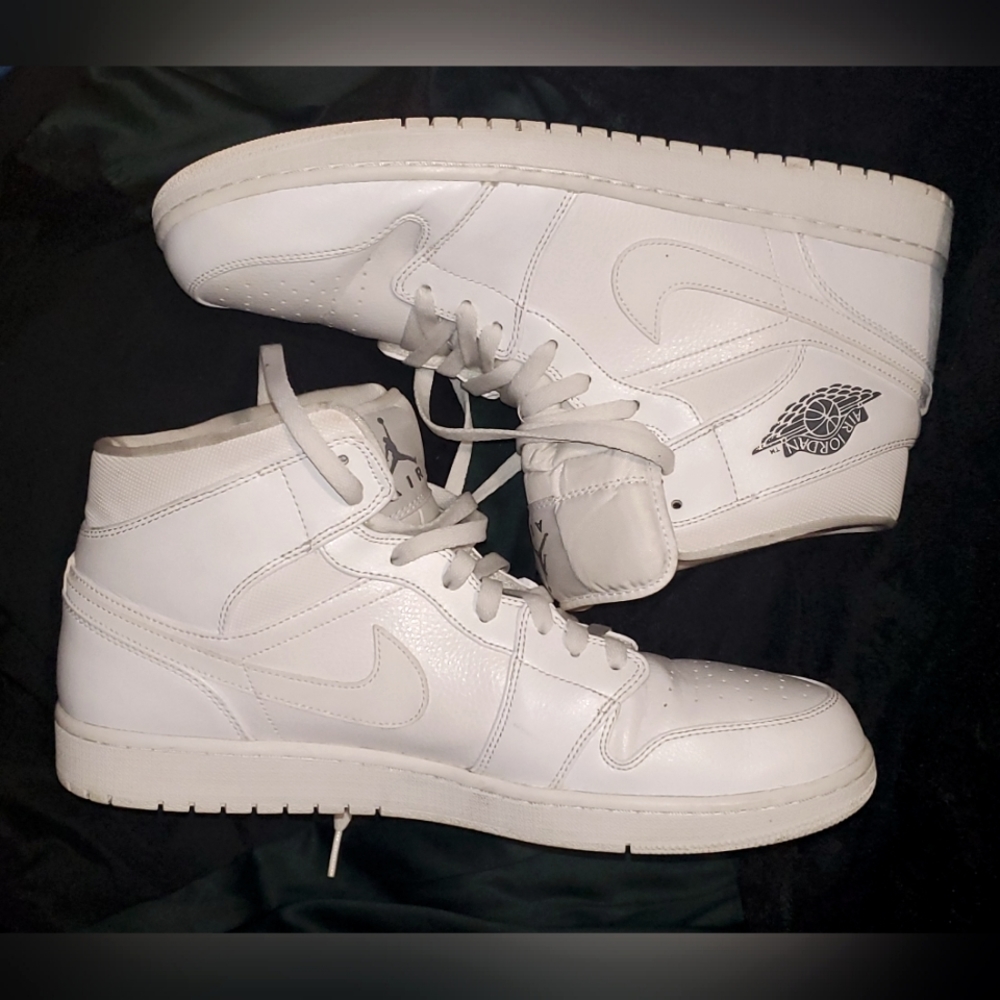 Nike Air Jordan 1s Mid Retro {soles like new}